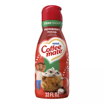 Vista frontal centrada de una botella de creamer líquido Coffee mate Nestle Zero Sugar Peppermint Mocha de 32 FL OZ (1 QT) 946 ml.