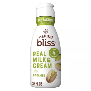 Vista frontal centrada del creamer líquido COFFEE MATE NATURAL BLISS sabor Pistacho de 32 fl oz. Producto en botella.