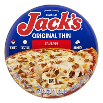 Un empaque de pizza de salchicha con una etiqueta roja, una espátula que levanta una porción de pizza y el logotipo de Jack's sobre un fondo azul.