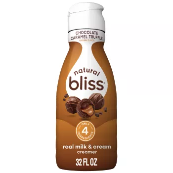 Vista frontal centrada de Chocolate Caramel Truffle, Liquid Dairy Creamer de natural bliss 32 FL OZ (1 QT/946 mL).
