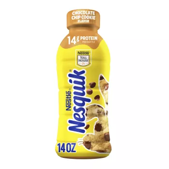 Vista frontal centrada de bebida lista NESTLE NESQUIK de leche al 1% sabor galletas TOLL HOUSE en botella de 14 fl oz. (414ML).