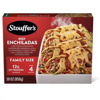 Vista frontal centrada de caja de 30oz (1lb 14oz/850g) de plato fuerte congelado de Enchiladas de carne de Stouffer's.