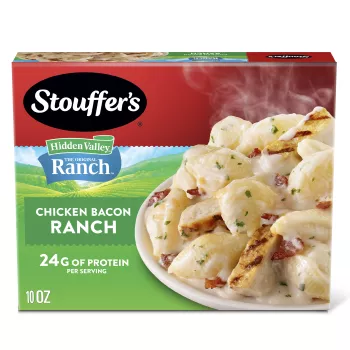 Vista frontal centrada de caja de 10oz (283g) de comida congelada de Pasta con pollo y salsa ranch y tocino de STOUFFER'S.