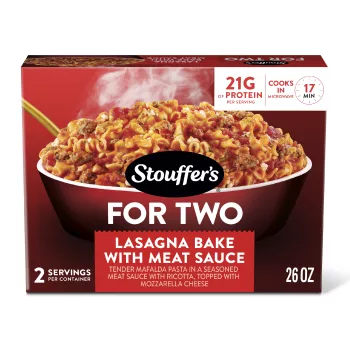Vista frontal centrada de caja de 26oz (1lb 10oz/737g) de plato fuerte congelado de Lasaña al horno para dos de Stouffer's.