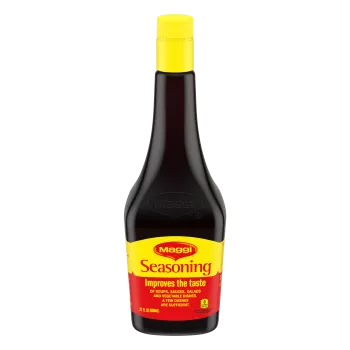 Foto con vista del frente de un envase de Sazonador asiático MAGGI de 800 ml con una etiqueta amarilla y roja brillante que lee Sazonador.