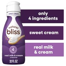 Botella blanca de creamer natural bliss Sweet Cream con etiqueta morada, una cucharada de azúcar y leche.