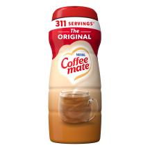 Una lata de creamer Coffee mate Original con una etiqueta roja, una taza de café, un biscotti y el logotipo de Coffee mate.