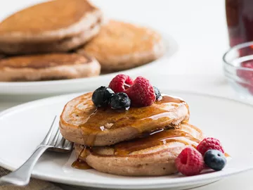 Cazuela de Tostada Francesa de Durazno y Almendras