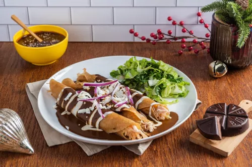 Flautas de Pavo con Mole