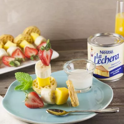 Brochetas de Frutas y Waffles