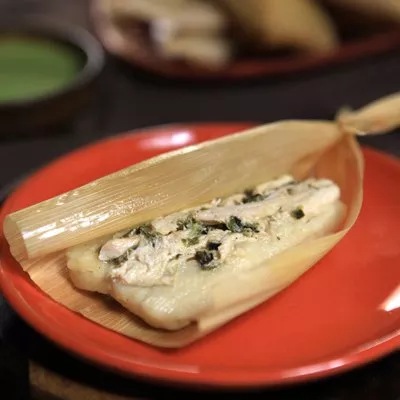 Tamales de Pollo y Poblanos con Crema de Cilantro