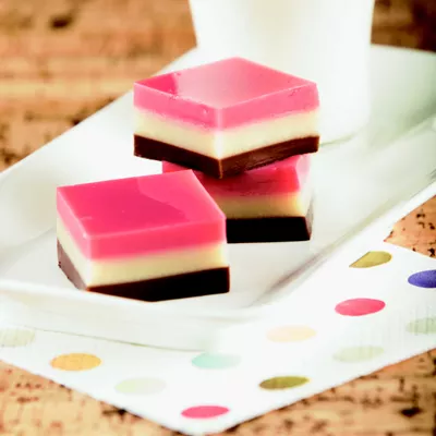 Cazuela de Tostada Francesa de Durazno y Almendras