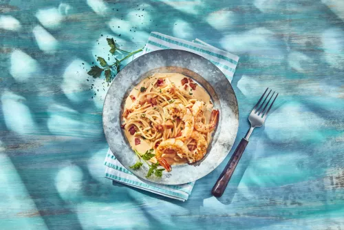 Espaguetis de camarones con crema de chipotle