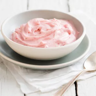 Cazuela de Tostada Francesa de Durazno y Almendras