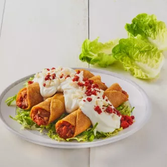 Tacos de frijoles dorados con chorizo
