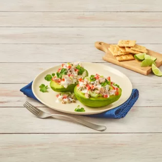 Aguacates rellenos de ensalada de atún