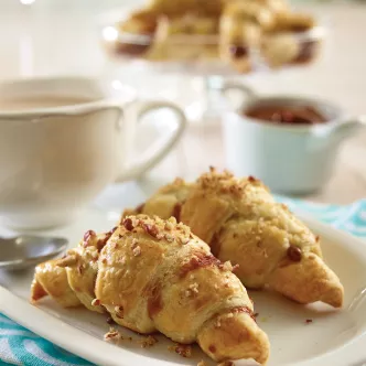 Cuernitos de dulce de leche y nuez