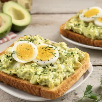 Tostadas de Huevo Duro