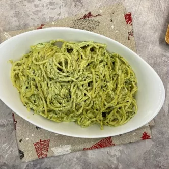 Pasta con Crema de Cilantro y Queso