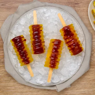 Paletas Heladas de Piña con Chamoy