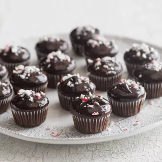 Mini Peppermint Mocha Snow Cakes
