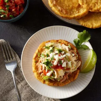 Cazuela de Tostada Francesa de Durazno y Almendras