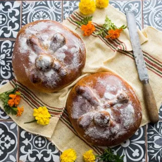 Pan de Muerto de Dulce de Leche