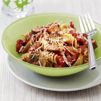 Espagueti con Hongos y Salchichas