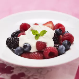 Berries with Creamy La Lechera Sauce