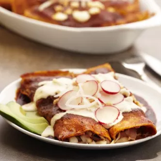 Enchiladas de Pollo en Salsa Roja