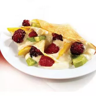 Fruit & Cream-Filled Crêpes