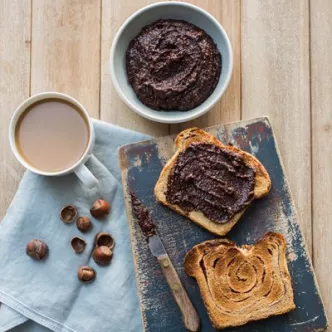 Cazuela de Tostada Francesa de Durazno y Almendras