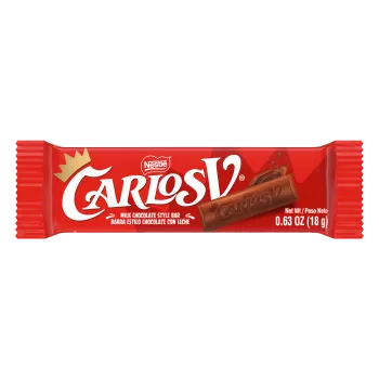 Vista frontal centrada de una barra estilo chocolate NESTLE CARLOS V de 18 g.